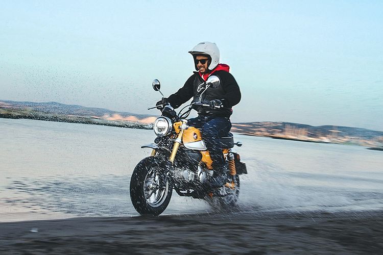 Honda Monkey девушка