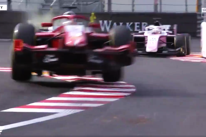 Mobil Sean Gelael terbang setelah melindas kerb pada race 2 F2 Monako hari Sabtu