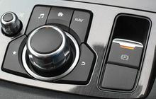 Wajib Tahu, Begini Cara Hentikan Mobil Blong Pakai Rem Tangan Elektrik