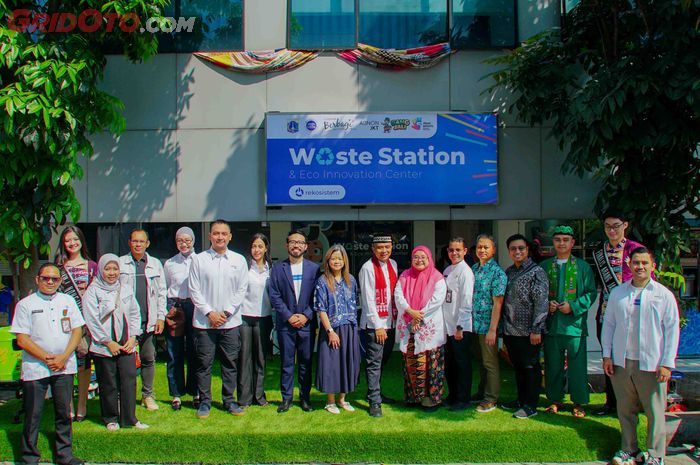 PT Toyota-Astra Motor (TAM) berkolaborasi dengan Rekosistem menghadirkan Waste Station di Balai Kota DKI Jakarta