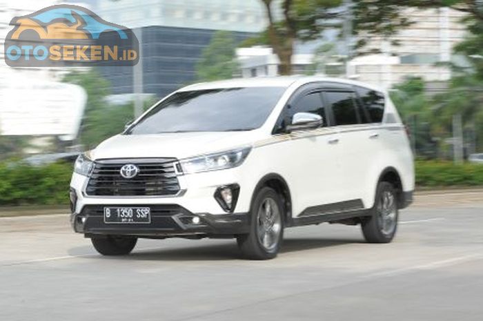 Spesifikasi dan kisaran harga Toyota Kijang Innova Venturer Diesel tahun 2021 seken.
