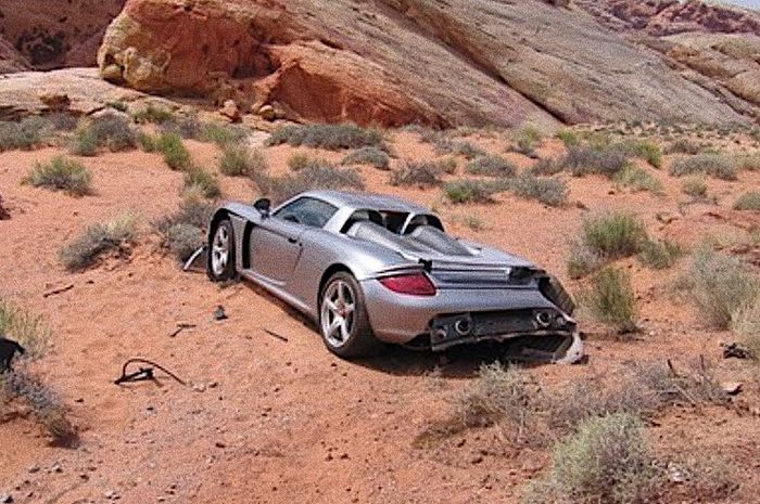 Porsche Carrera GT mangkrak di antah berantah.