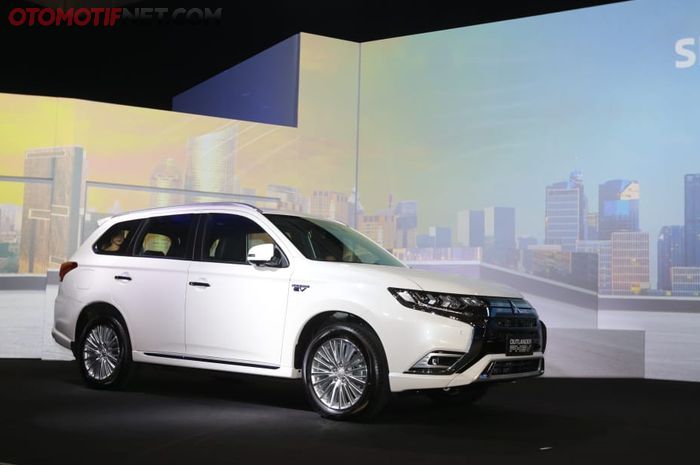 Mitsubishi Outlander PHEV Dibanderol Rp 1,2 - 1,3 Miliar