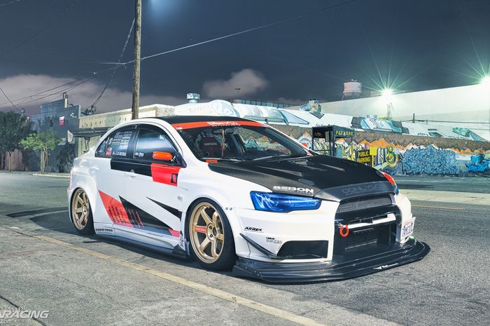 Modifikasi Mitsubishi Lancer Evo X asal Thailand bergaya street racing