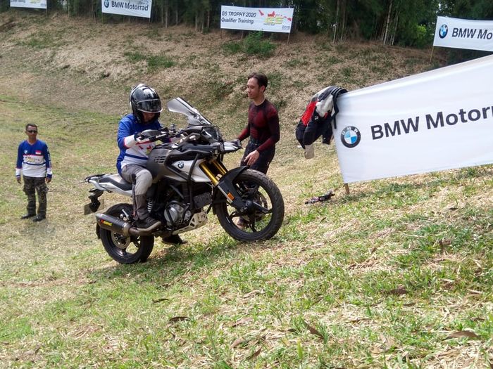 Emergency Stop On Slop, berhenti di tengah-tengah bidang miring atau tanjakan