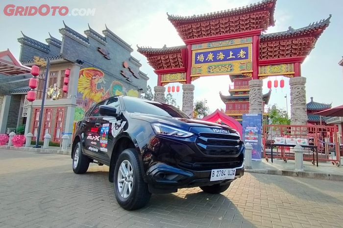 Isuzu Mu-X 1.9 4x4 siap pelepasan Holiday Fun Drive 2023 di Old Shanghai Sedayu City at Kelapa Gading