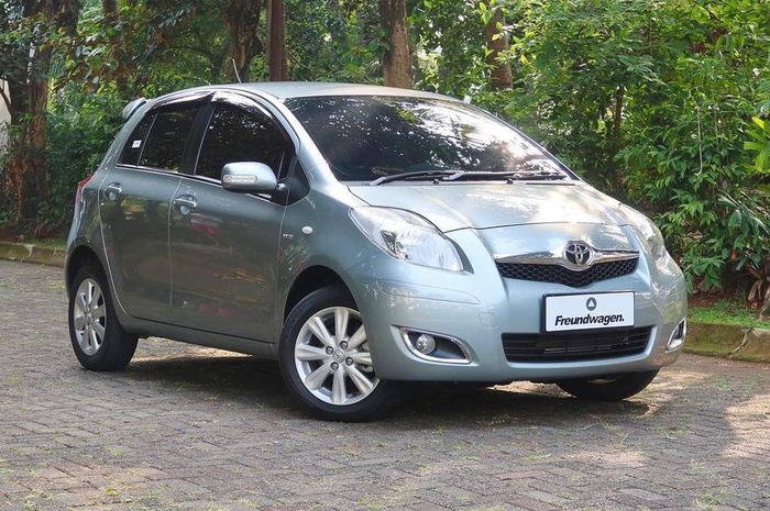 Toyota Yaris tipe J 2011 Low Kilometer