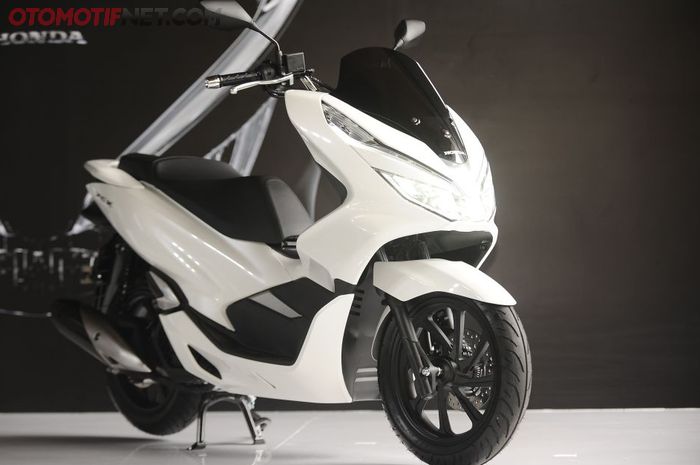 Honda All New PCX 150 hadir dengan 4 warna pilihan Black, White, Reda dan Light Gold