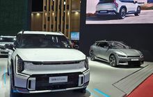 Dua Mobil Listrik Kia Tampil Menggoda di IIMS 2025, Harga Mulai Segini