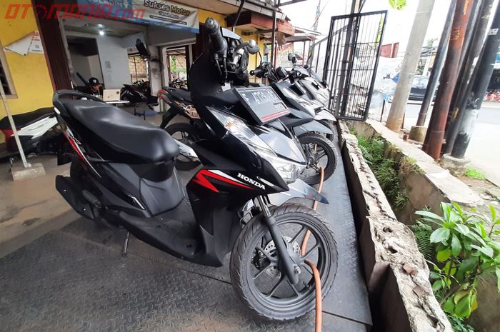 Ilustrasi Honda BeAT bekas di showroom Sukses Motor, Depok.