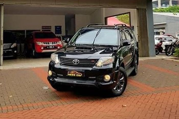 Toyota Fortuner TRD Diesel VNT Tahun 2015 dijual