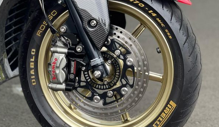 Pengereman depan Yamaha New Aerox berkaliper Brembo M50