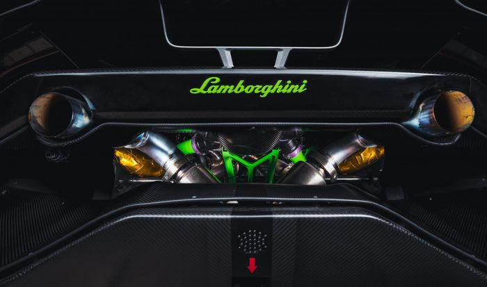 Satu set turbocharger baru pada Lamborghini Huracan