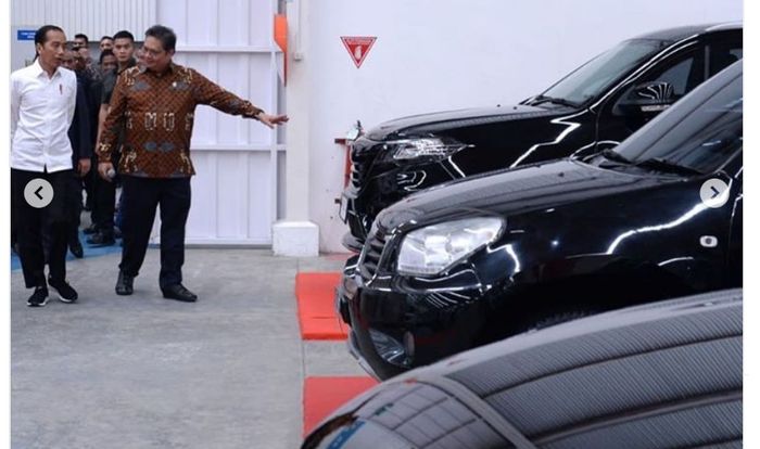 Terlihat mobil lain, bukan Bima