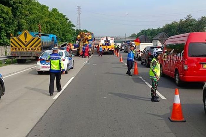 Komite Nasional Keselamatan Transportasi (KNKT) akan menurunkan tim terkait kecelakaan di KM 58 Tol Japek