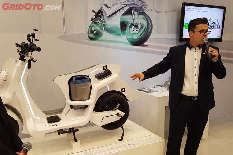 Jangan Tertukar Ini Perbedaan Antara Motor Hybrid dan Listrik