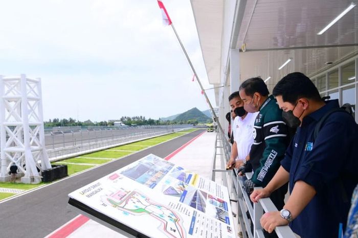 Presiden Jokowi tinjau persiapan Sirkuit Mandalika gelar MotoGP Indonesia 2022, kapasitas penonton bakal ditambah