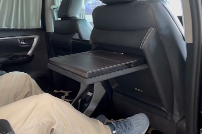 Beberapa fitur penunjang kenyamana di kabin modifikasi Toyota Fortuner Baze