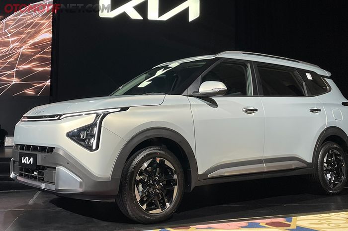 Kisaran harga Kia Carens Signature tahun 2026.