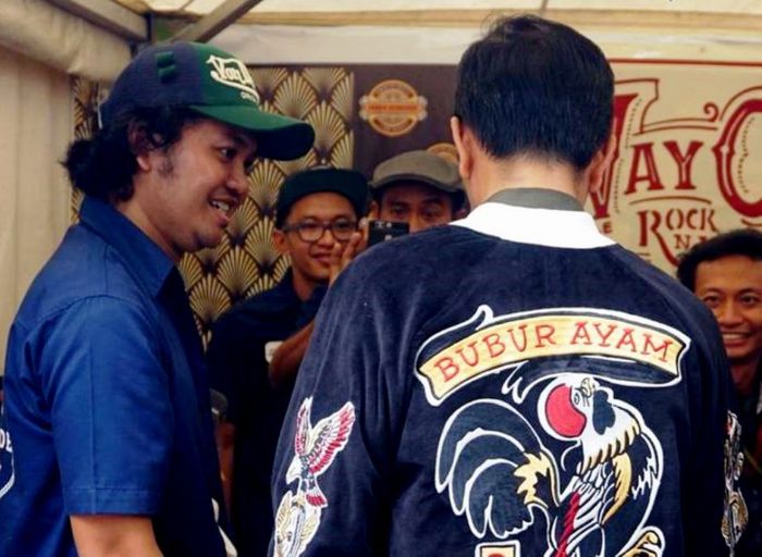 Tampak belakang jaket Bubur Ayam Racer yang dipakai Presiden Joko Widodo saat konvoi sepeda motor di