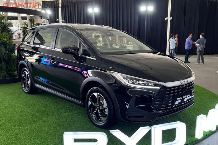 Update harga BYD M6 DM-i Classic Dynamic tahun 2026.