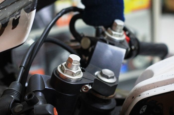 Begini Cara  Kerja  Preload Adjuster di Sok Depan  Motor   Begini Cara  Kerja  Preload Adjuster di Sok Depan  Motor