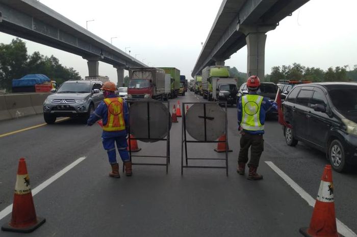 Jasamarga akan melakukan skema buka tutup lajur pada lokasi pekerjaan perbaikan jembatan di KM 41 tol Jakarta-Cikampek, lajur 2 arah Cikampek