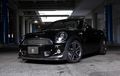 Main Aksen Serat Karbon MINI Cooper S Tampil Sporti