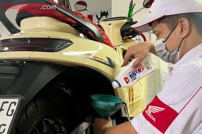 Ilustrasi perwatan motor Honda