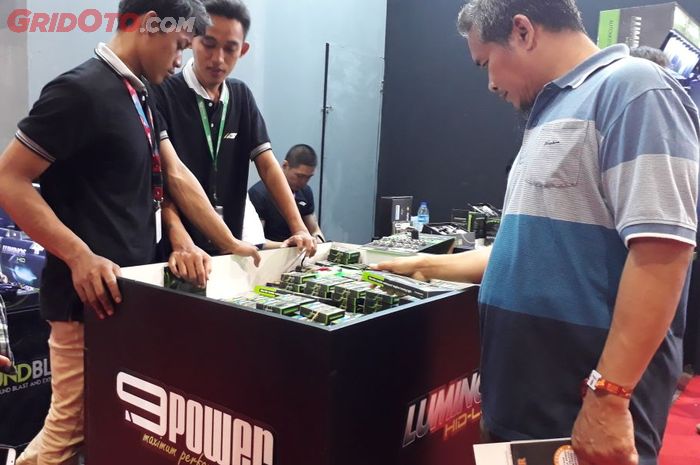 Booth Luminos dan  9Power  di Kemayoran, Jakarta Pusat