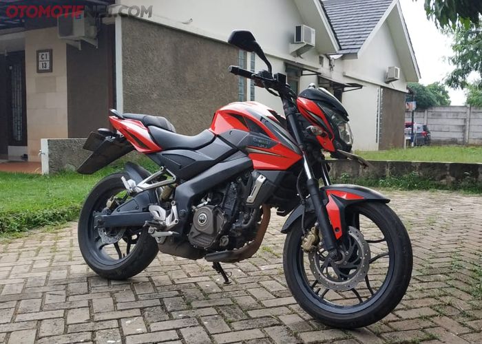 Kawasaki bajaj pulsar 200ns 2025