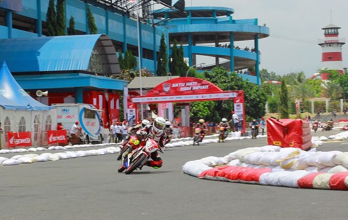 Balap one make race bertajuk Honda Dream Cup (HDC) 2018 berakhir di Sirkuit Stadion Maguwo, Yogyakarta (20-21/10)