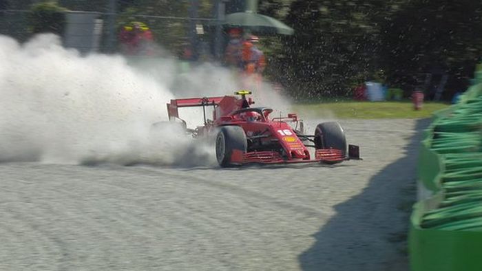 Charles Leclerc menabrak dinding pembatas pada balapan F1 Italia 2020 dan membuat red flag dikibarkan