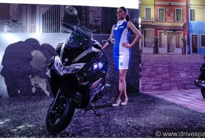 Suzuki Burgman 125 masih pakai karburator