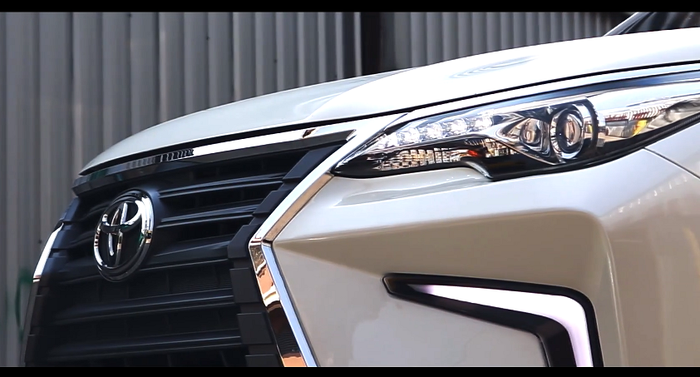 Wajah depan modifikasi Toyota Fortuner mencangkok grill Lexus