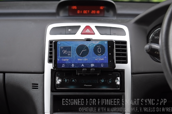 Tampilan headunit Pioneer SPH-10BT