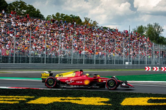 Ungguli Max Verstappen, Charles Leclerc berhasil persembakan pole position untuk penggemar Ferrari di hasil kualifikasi F1 Italia 2022