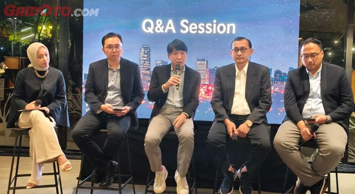 Jajaran manajemen KIA Sales Indonesia saat pemaparan Strategi Bisnis di Jakarta (27/4)