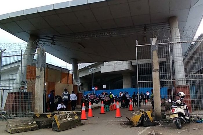 Pintu akses M1 sarang preman dan pungutan liar di Bandara Soekarno Hatta telah dibuka.