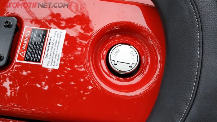 Tangki bensin Royal Alloy berkapasitas 11 liter dengan penutup berkunci