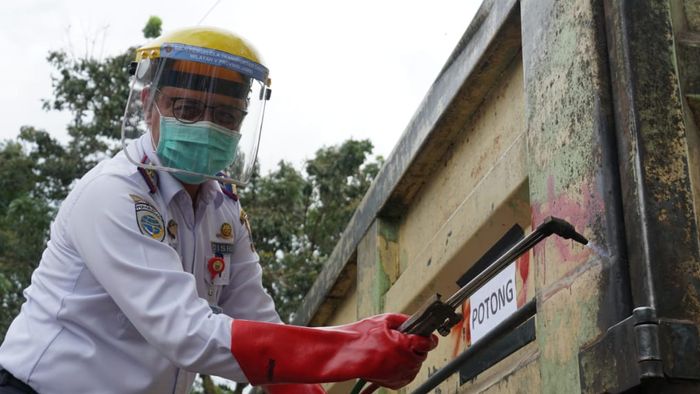 Truk odol di potong oleh kemenhub