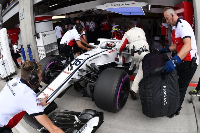 Mobil Sauber milik Charles Leclerc mengalami kerusakan girboks menjelang kualifikasi GP F1 Prancis