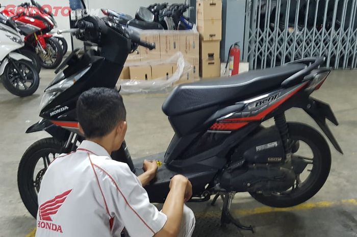 Ilustrasi servis di bengkel resmi Honda