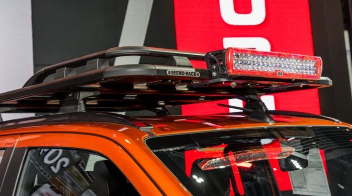 Roof racj dengan lampu LED bar