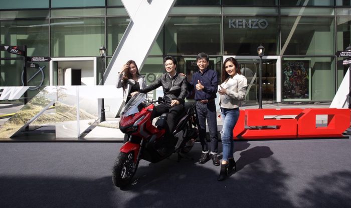 Spesifikasi yang diusung identik dengan versi Indonesia