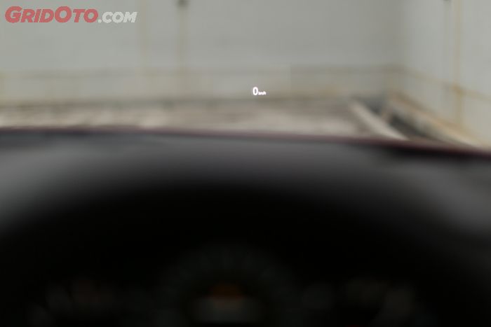Head up display di Mazda6 Elite Estate kini diproyeksikan ke kaca