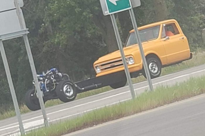 Modifikasi pikap Chevrolet aneh