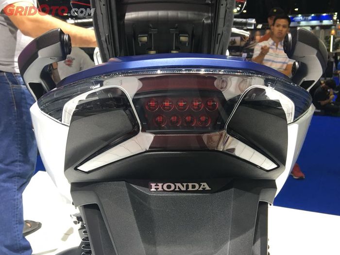 Desain lampu belakang Honda Forza 300