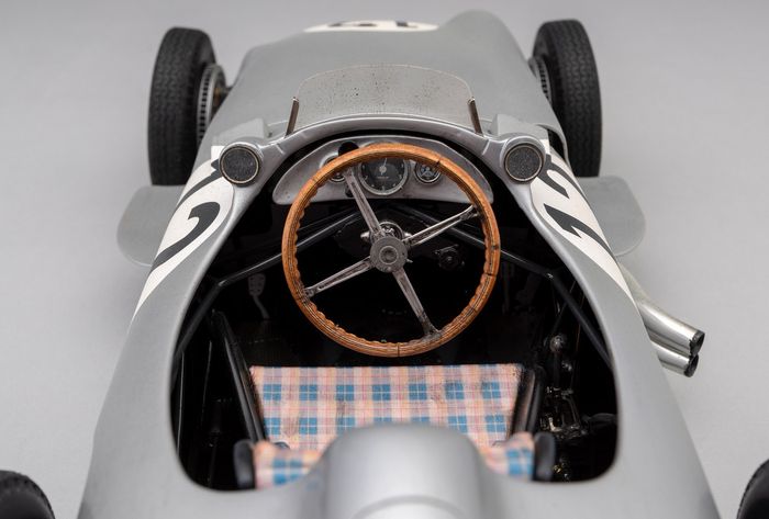 penampakan detail kokpit diecast Mercedes-Benz W169 Amalgam