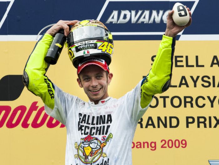 Pembalap asal Italia tersebut juga telah mengoleksi 9 gelar juara dunia